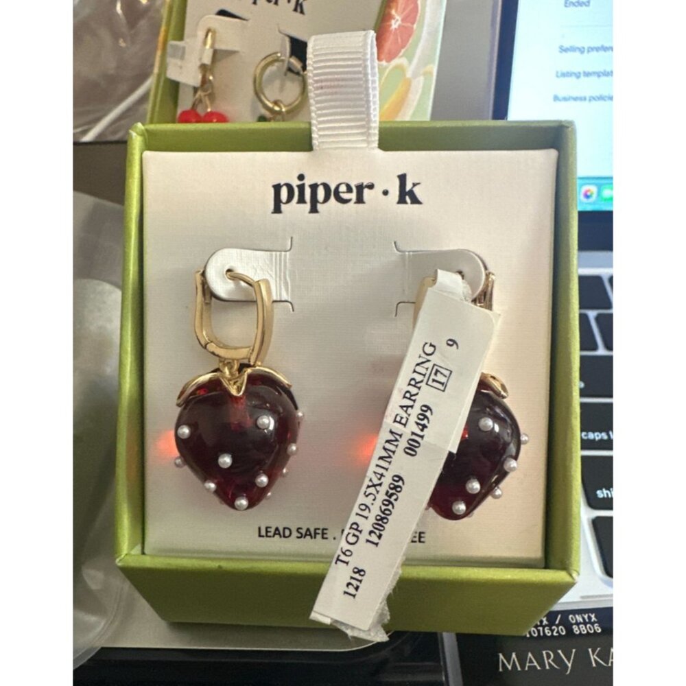 Piper K Strawberry Fruit Earrings Gold tone Faux Pearls NIB - Picture 4 of 4
